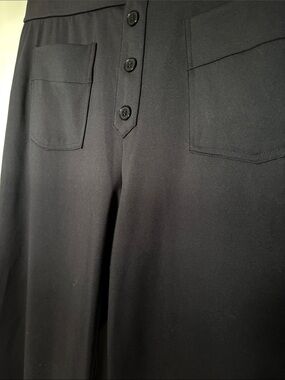 High Waisted black pants with front pockets and back pockets